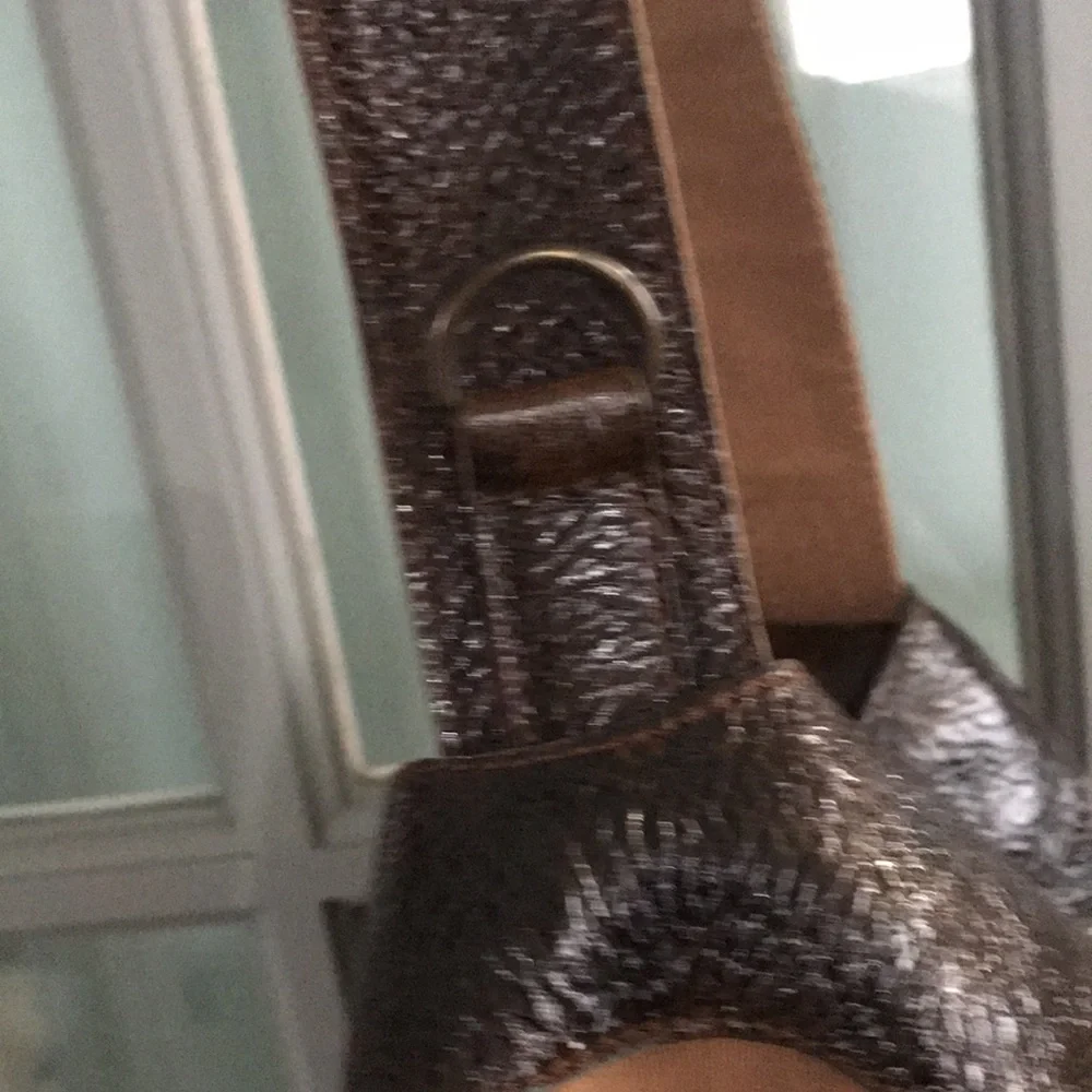 Exquisite J ~ you have to know bags to know the value - Picture 3 of 4